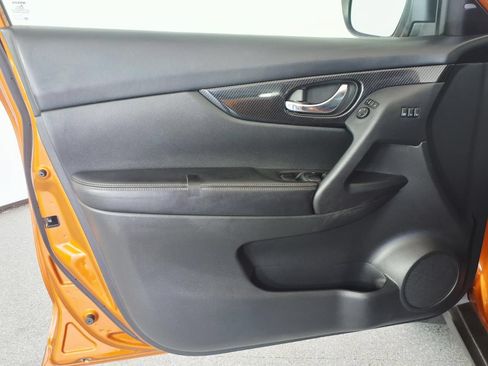 Used 2019 Nissan Rogue SL AWD/4WD image 10