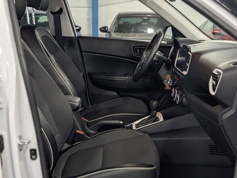 Used 2022 Hyundai Venue Limited image 24