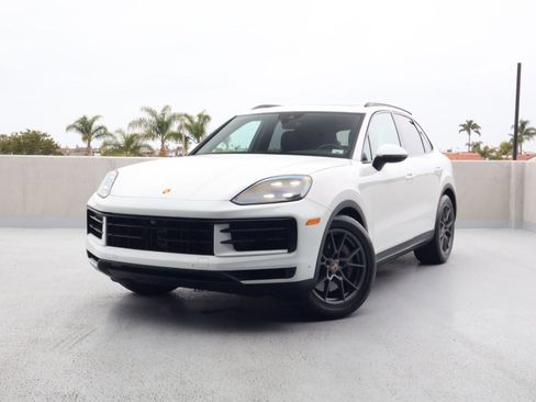 Certified 2024 Porsche Cayenne AWD/4WD image 1
