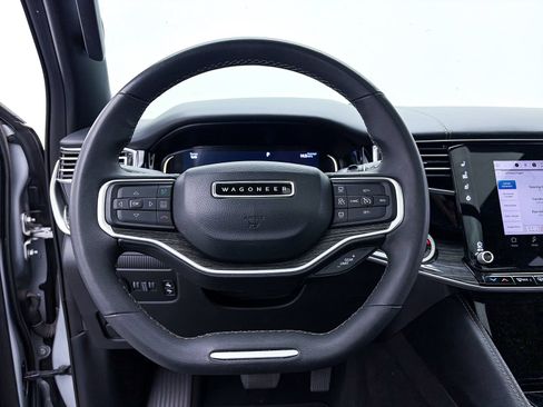 Used 2022 Jeep Wagoneer Series III w/ Premium Group I AWD/4WD image 29