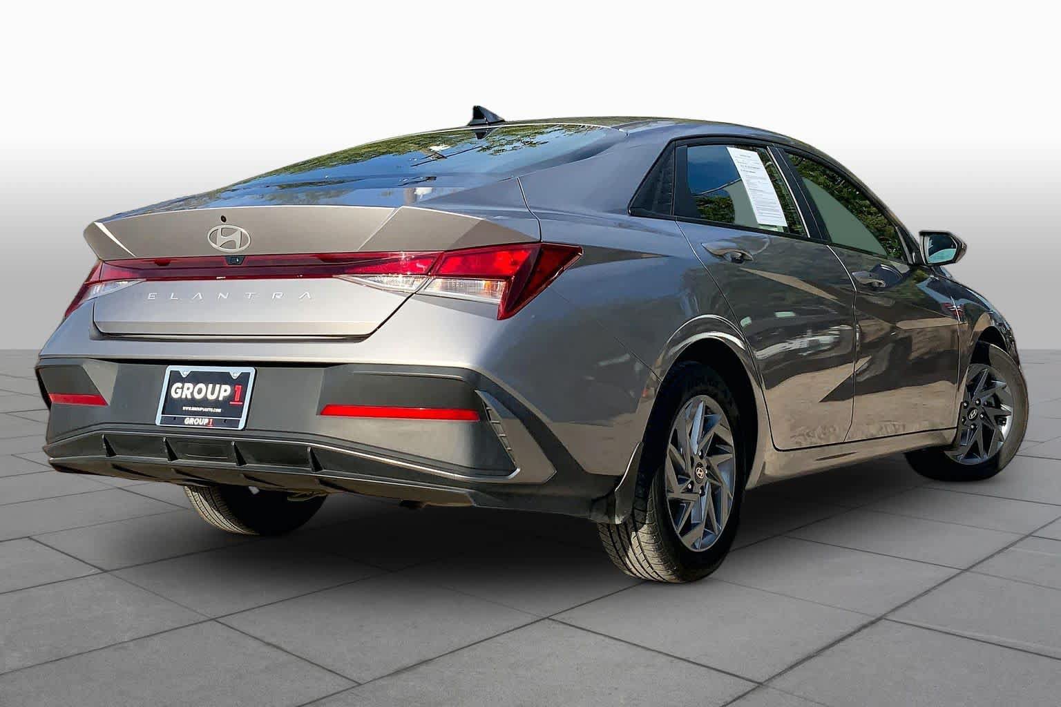 Used 2024 Hyundai Elantra SEL FWD image 13