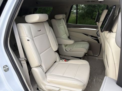 New 2026 Cadillac Escalade Platinum Sport w/ LPO, ONYX Package AWD/4WD image 36