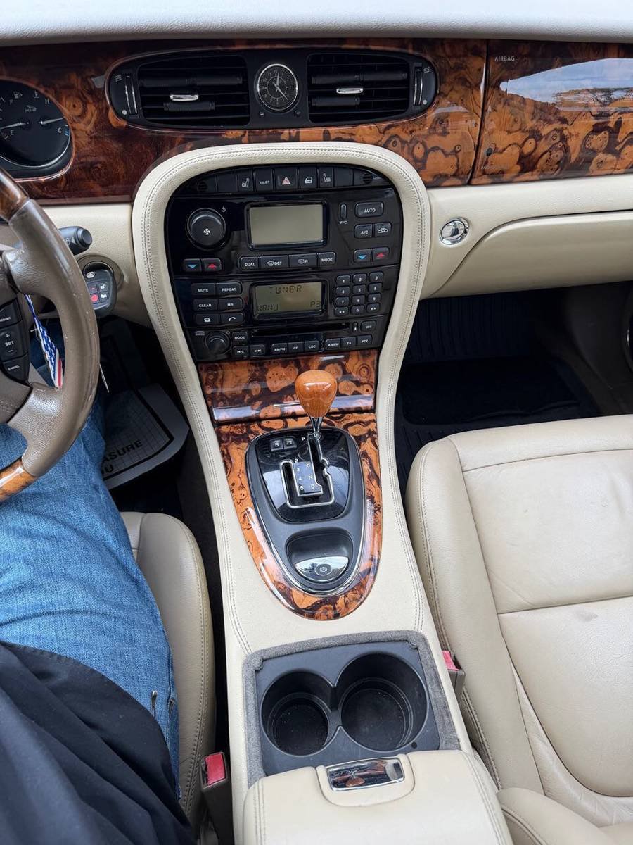 Used 2005 Jaguar XJ8 RWD image 21