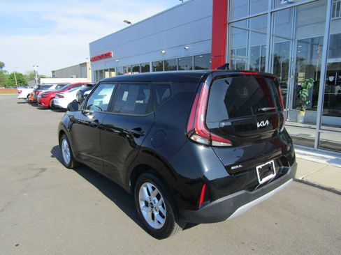 Used 2023 Kia Soul LX w/ Option Group 015 FWD image 7