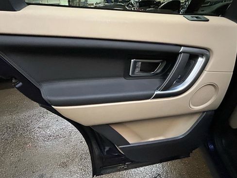 Used 2017 Land Rover Discovery Sport HSE image 21