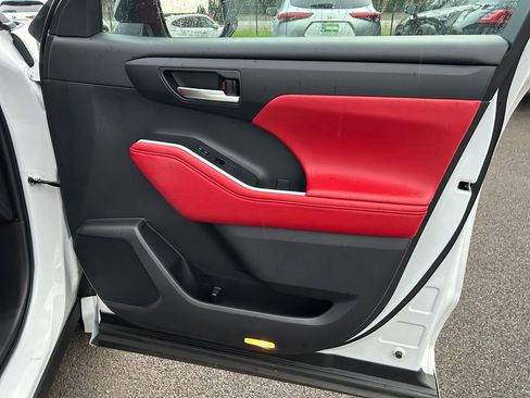 Used 2023 Toyota Highlander XSE image 25