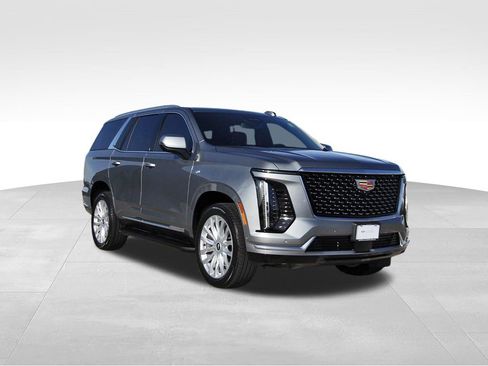 Used 2025 Cadillac Escalade Luxury image 1