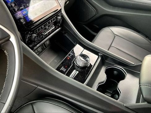 Used 2025 Jeep Grand Cherokee L Limited w/ Luxury Tech Group II image 13