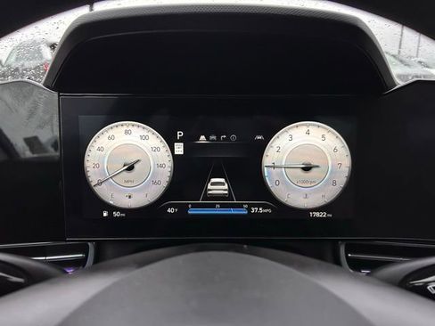 Used 2024 Hyundai Elantra SEL image 11