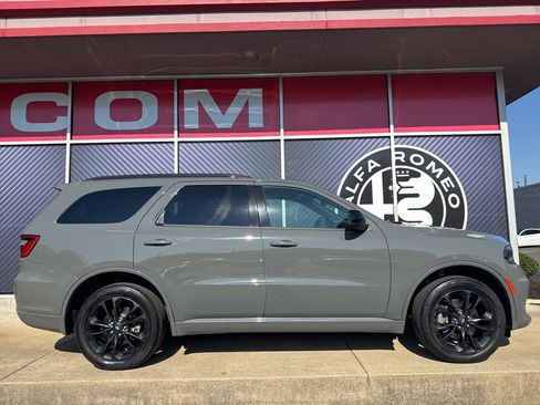 Used 2024 Dodge Durango GT w/ Blacktop Package AWD/4WD image 4