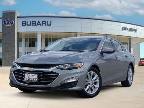 Used 2025 Chevrolet Malibu LT FWD image 1