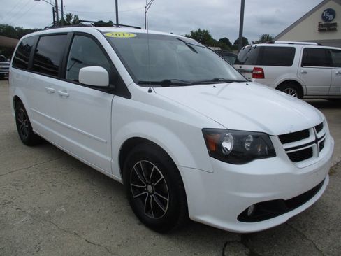 Used 2017 Dodge Grand Caravan GT image 9