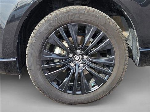 Used 2023 Toyota Venza Nightshade image 21