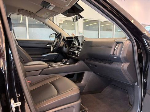 Certified 2025 Nissan Pathfinder SL AWD/4WD image 23