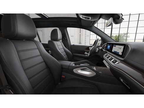 Used 2026 Mercedes-Benz GLS 450 4MATIC image 3