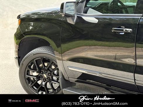Certified 2025 Chevrolet Silverado 1500 High Country w/ High Country Premium Package AWD/4WD image 9