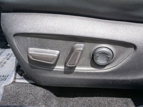 Used 2022 Toyota Highlander XLE AWD/4WD image 20