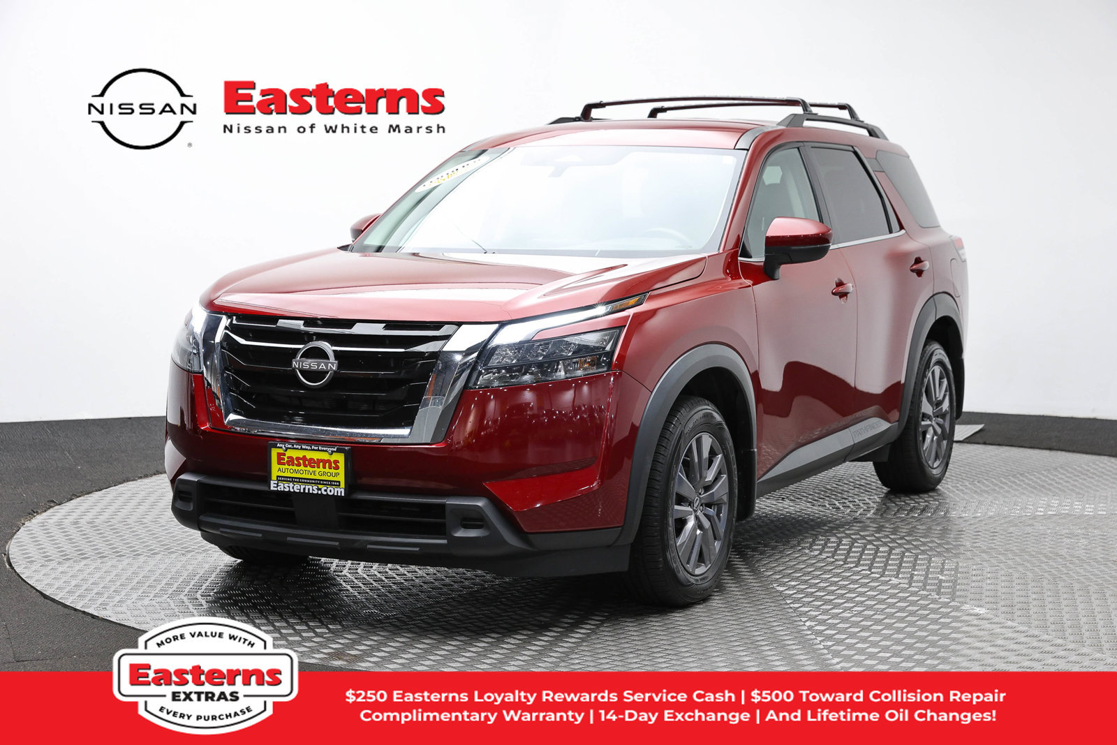Used 2023 Nissan Pathfinder SV AWD/4WD image 1