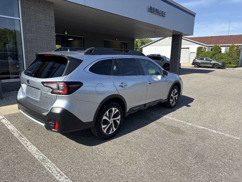 Used 2020 Subaru Outback Limited AWD/4WD image 3