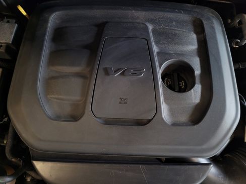 Used 2019 Jeep Grand Cherokee Altitude AWD/4WD image 30