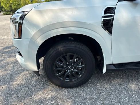Used 2025 Nissan Armada SV AWD/4WD image 9