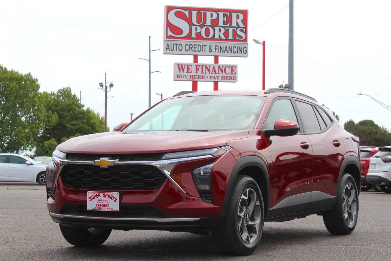 Used 2025 Chevrolet Trax LT FWD image 7