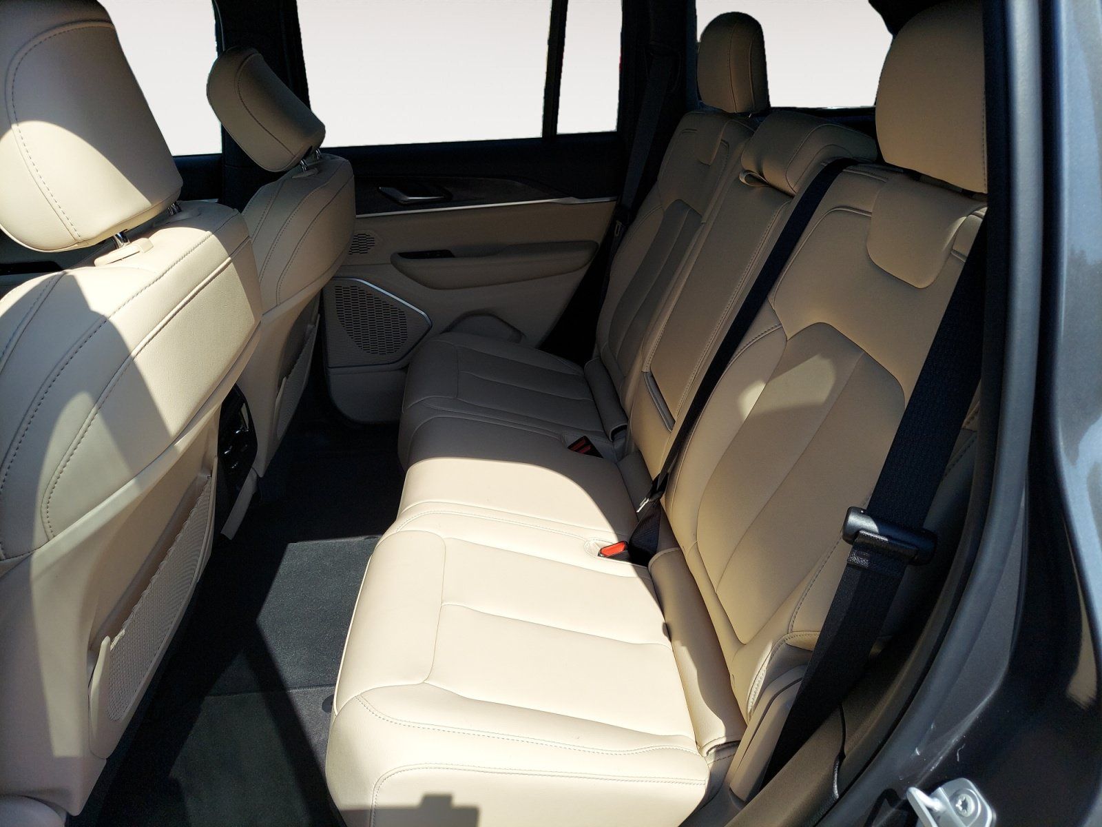 Used 2026 Jeep Grand Cherokee Limited w/ MOPAR Finishing Package RWD image 24