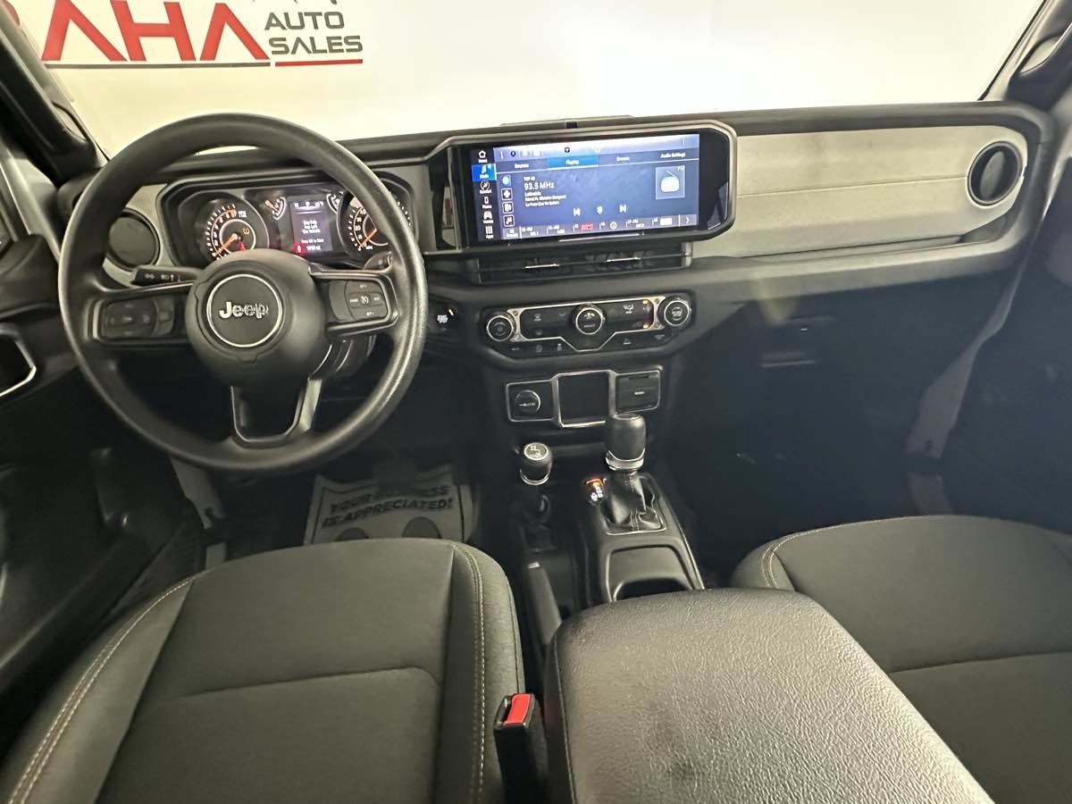 Used 2024 Jeep Gladiator Sport AWD/4WD image 13
