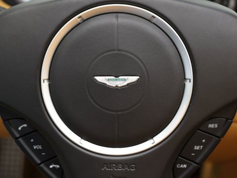 Used 2012 Aston Martin V8 Vantage Roadster image 24
