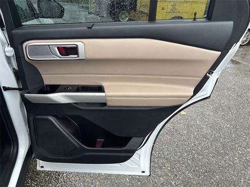 Used 2023 Ford Explorer Limited image 19