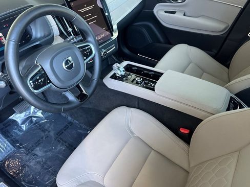 Certified 2025 Volvo XC90 B6 Plus image 14