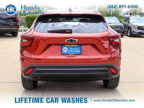 Used 2024 Chevrolet Trax RS w/ Driver Confidence Package FWD image 4