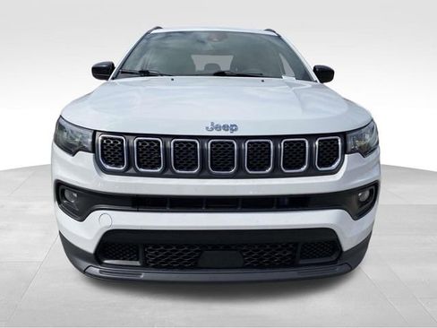Used 2024 Jeep Compass Latitude image 7