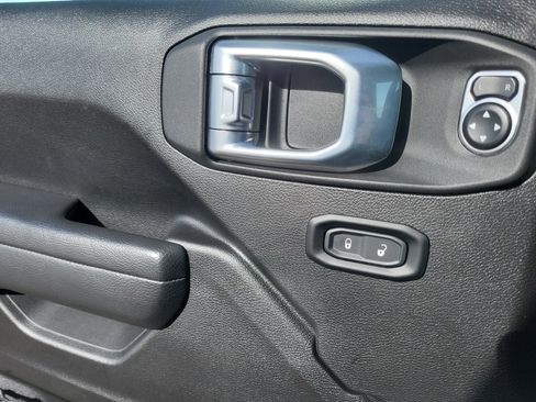 Used 2025 Jeep Gladiator Sport image 20