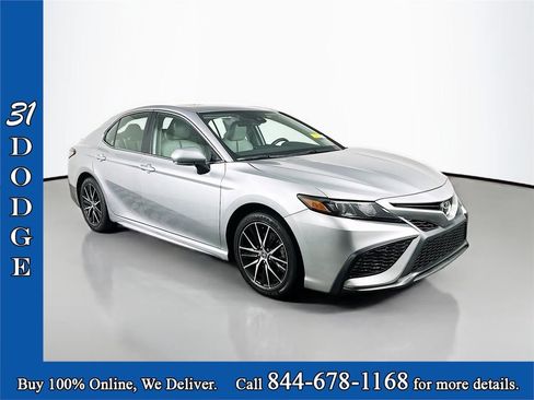 Used 2023 Toyota Camry SE image 1