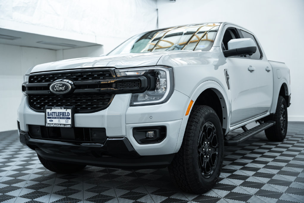 New 2026 Ford Ranger Lariat w/ Black Appearance Package AWD/4WD image 3