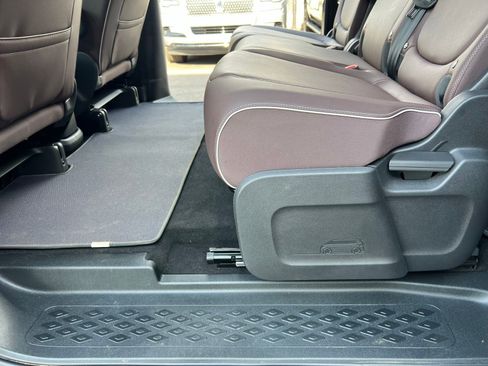 Used 2025 Volkswagen ID. Buzz Pro S RWD image 48