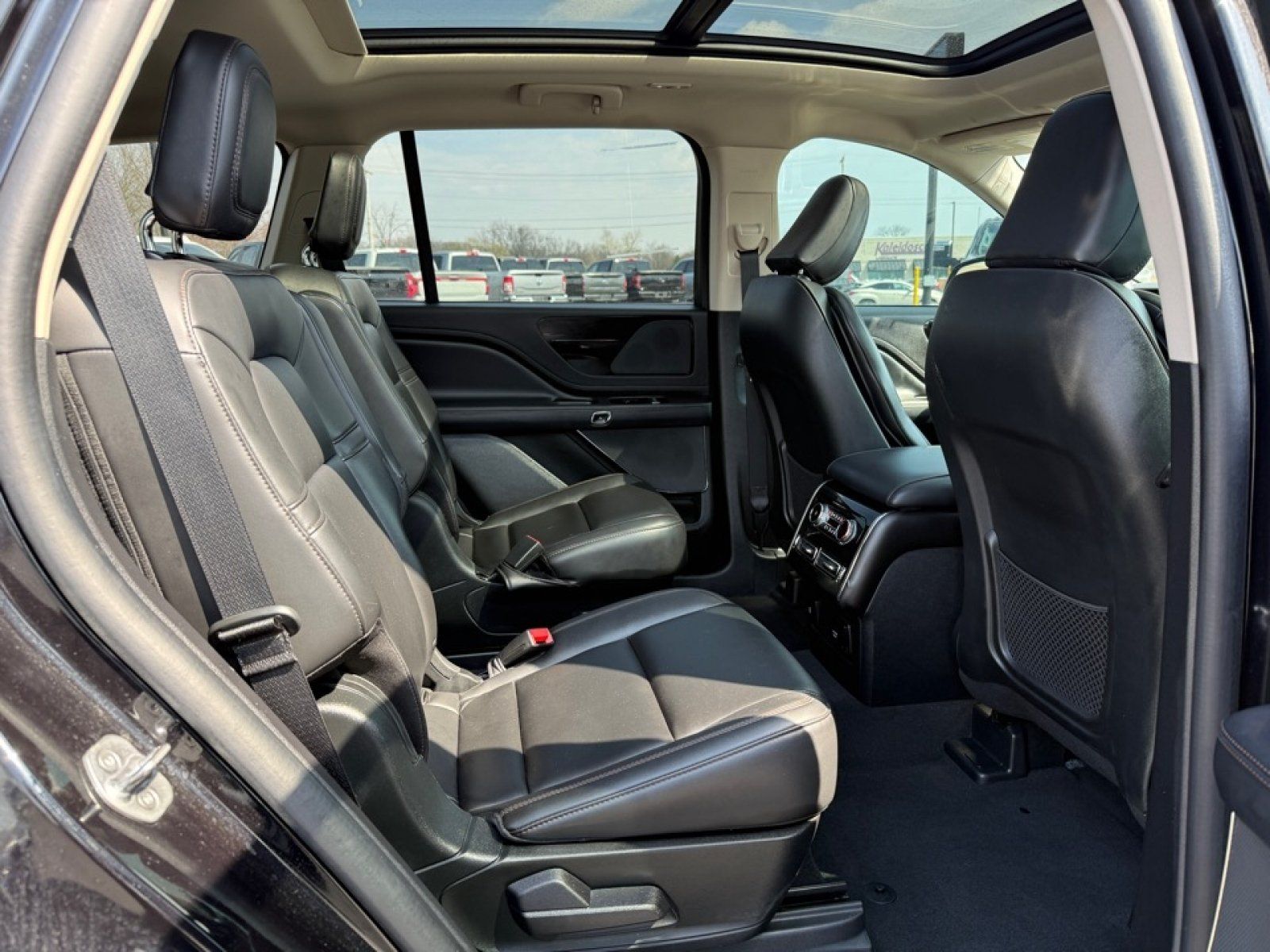 Used 2022 Lincoln Aviator AWD w/ Premium Package image 25