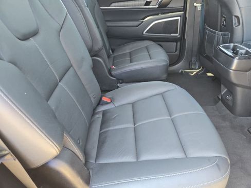 Certified 2023 Kia Telluride EX w/ EX Captain's Chair Package FWD image 19