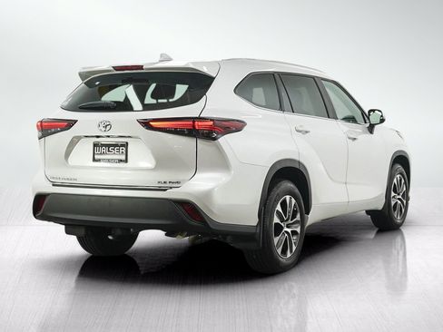 Used 2024 Toyota Highlander XLE AWD/4WD image 5