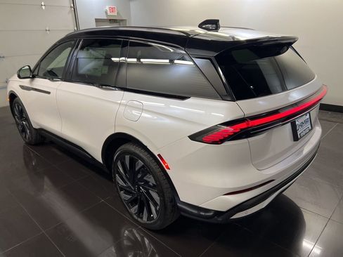 New 2026 Lincoln Nautilus Reserve image 4