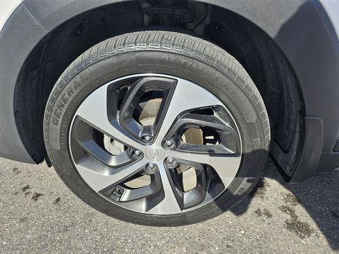 Used 2018 Hyundai Tucson Value AWD/4WD image 17