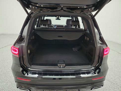 Used 2023 Mercedes-Benz GLB 250 image 28