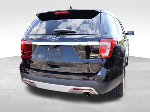 Used 2016 Ford Explorer XLT w/ Equipment Group 202A AWD/4WD image 17