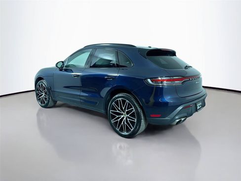Certified 2023 Porsche Macan S AWD/4WD image 3