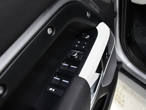 Used 2023 Land Rover Defender 110 X-Dynamic SE image 18