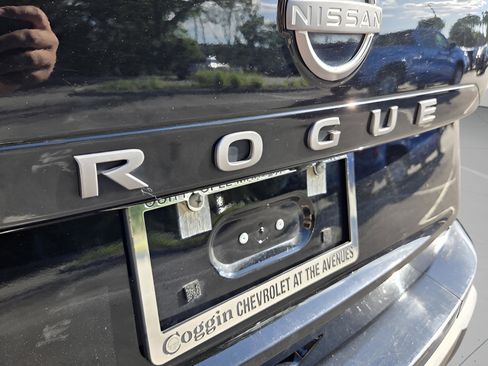 Used 2024 Nissan Rogue S FWD image 31