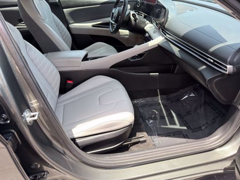 Used 2024 Hyundai Elantra Limited FWD image 10