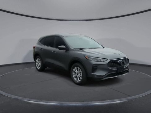 Used 2025 Ford Escape Active w/ Cold Weather Package image 2