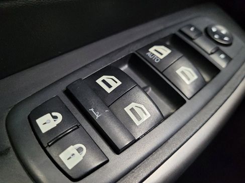 Used 2020 Jeep Cherokee Latitude FWD image 27